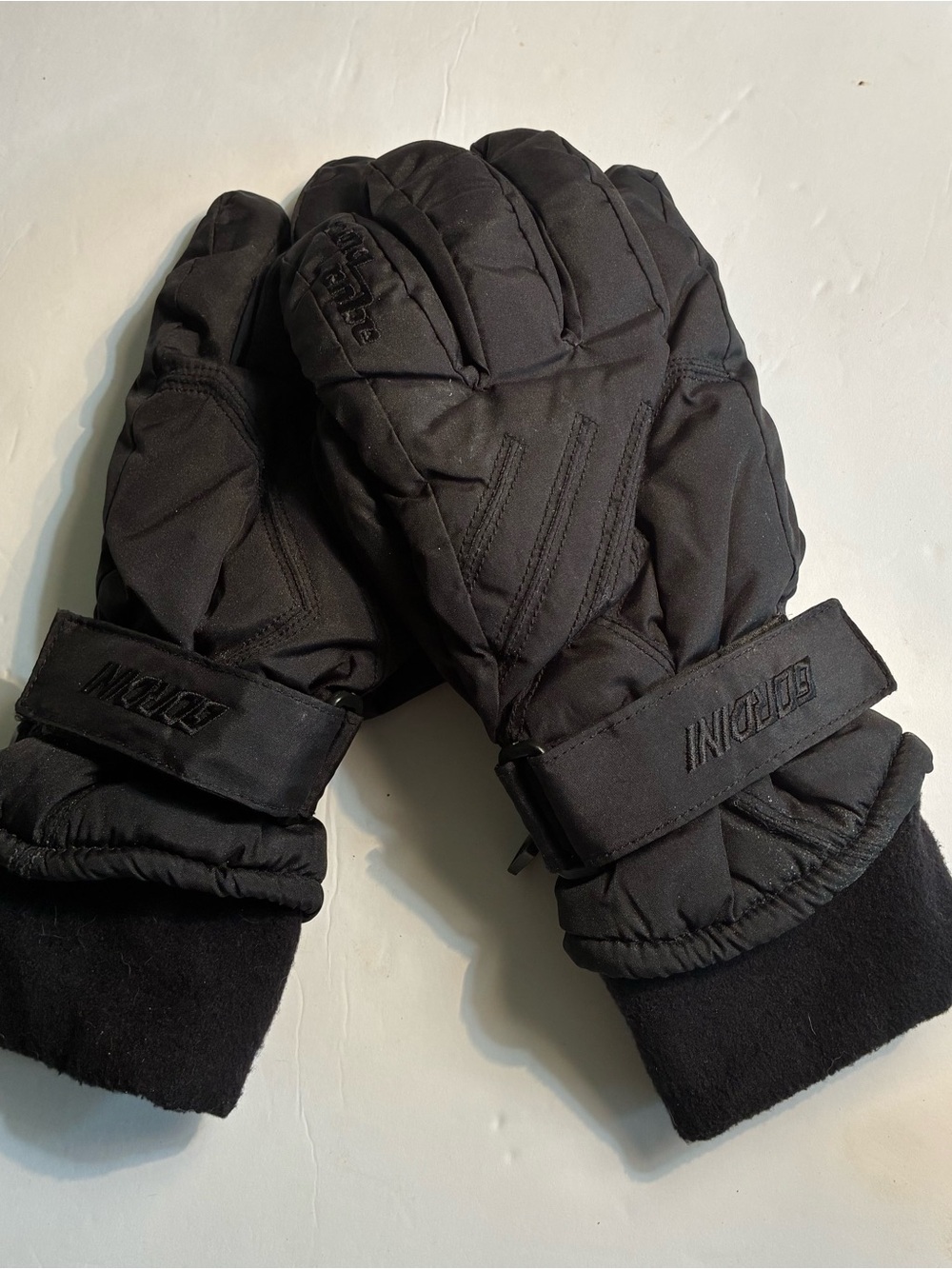 Gordini Black Insulated Ski Gloves with Adjustable Wrist Straps Women’s Small